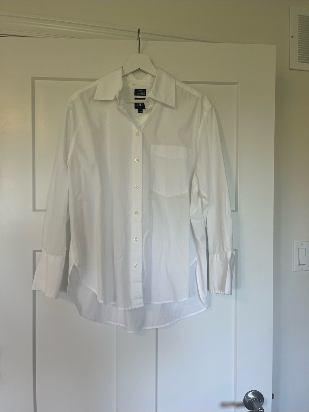 GAP White Womens oversized Long Sleeve Button-Down Shirt with Chest Pocket